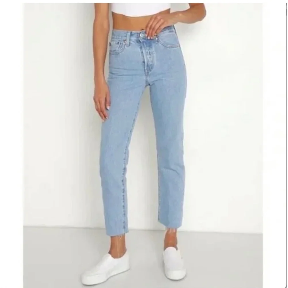 Levi’s Wedgie Straight Ankle Jeans